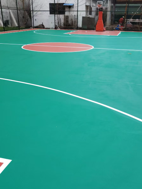 信阳 球场长期使用易出现地面开裂